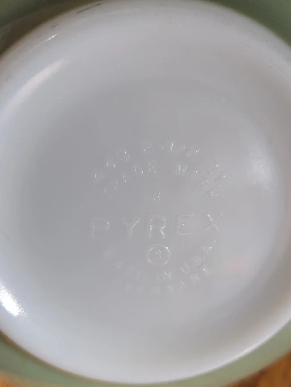 Pyrex Pale Green Gold Medallion 443 Cinderella Bowl